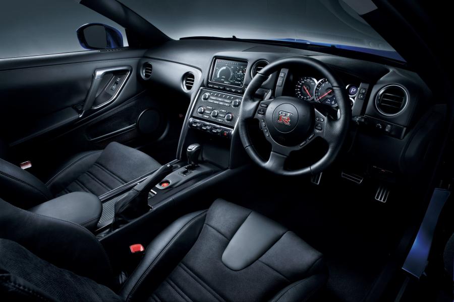  Nissan GT-R 2011 года  (фото 76 из 87)